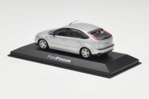 Ford Focus Mk2 Moondust Strieborný Minichamps 1:43 FOCUS002 Kov – obrázok 3 z 4