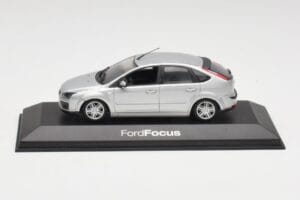 Ford Focus Mk2 Moondust Strieborný Minichamps 1:43 FOCUS002 Kov
