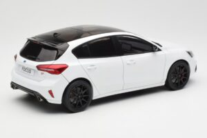 Ford Focus ST Mk4 Frozen Biely MCG 1:18 MCG18453 Kov – obrázok 2 z 6