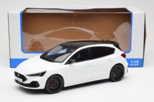 Ford Focus ST Mk4 Frozen Biely MCG 1:18 MCG18453 Kov – obrázok 6 z 6