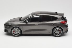 Ford Focus ST Mk4 Šedý MCG 1:18 MCG18454 Kov – obrázok 3 z 6