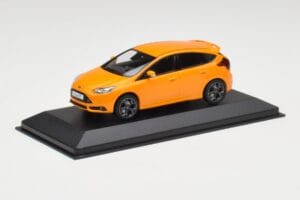 Ford Focus ST Mk3 Tangerine Scream Minichamps 1:43 FOCUS001 Kov – obrázok 2 z 4