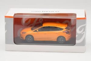 Ford Focus ST Mk3 Tangerine Scream Minichamps 1:43 FOCUS001 Kov – obrázok 4 z 4