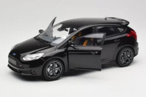 Ford Focus ST Mk2 Panther Black Metallic Minichamps 1:18 110082000 Kov – obrázok 2 z 8