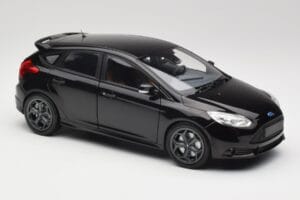 Ford Focus ST Mk2 Panther Black Metallic Minichamps 1:18 110082000 Kov – obrázok 6 z 8