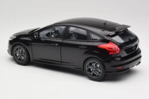 Ford Focus ST Mk2 Panther Black Metallic Minichamps 1:18 110082000 Kov – obrázok 7 z 8