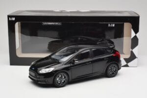 Ford Focus ST Mk2 Panther Black Metallic Minichamps 1:18 110082000 Kov – obrázok 8 z 8