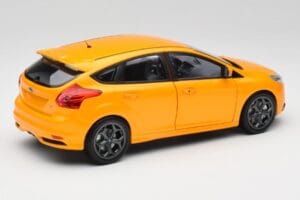 Ford Focus ST Mk2 Tangerine Scream Minichamps 1:18 110082005 Kov – obrázok 3 z 8