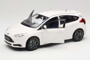 Ford Focus ST Mk2 Biely Minichamps 1:18 110082004 Kov – obrázok 2 z 8