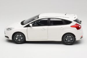 Ford Focus ST Mk2 Biely Minichamps 1:18 110082004 Kov – obrázok 4 z 8