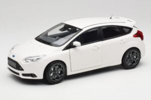 Ford Focus ST Mk2 Biely Minichamps 1:18 110082004 Kov