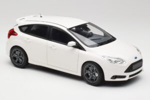 Ford Focus ST Mk2 Biely Minichamps 1:18 110082004 Kov – obrázok 6 z 8