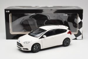 Ford Focus ST Mk2 Biely Minichamps 1:18 110082004 Kov – obrázok 8 z 8