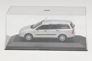 Ford Focus Mk1 Turnier Strieborný Minichamps 1:43 FOCUS004 Kov – obrázok 4 z 5