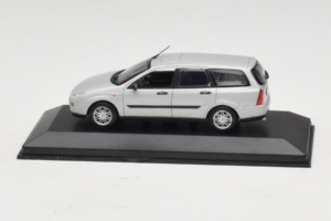 Ford Focus Mk1 Turnier Strieborný Minichamps 1:43 FOCUS004 Kov