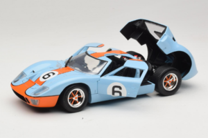 Ford GT40 Gulf #6 J. Ickx / J. Oliver 24 Hours of Le Mans 1969 Eagles Race 1:18 300600 Kov – obrázok 2 z 8