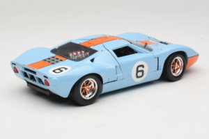 Ford GT40 Gulf #6 J. Ickx / J. Oliver 24 Hours of Le Mans 1969 Eagles Race 1:18 300600 Kov – obrázok 3 z 8