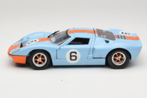 Ford GT40 Gulf #6 J. Ickx / J. Oliver 24 Hours of Le Mans 1969 Eagles Race 1:18 300600 Kov – obrázok 4 z 8
