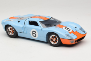 Ford GT40 Gulf #6 J. Ickx / J. Oliver 24 Hours of Le Mans 1969 Eagles Race 1:18 300600 Kov – obrázok 6 z 8