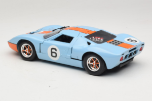 Ford GT40 Gulf #6 J. Ickx / J. Oliver 24 Hours of Le Mans 1969 Eagles Race 1:18 300600 Kov – obrázok 7 z 8