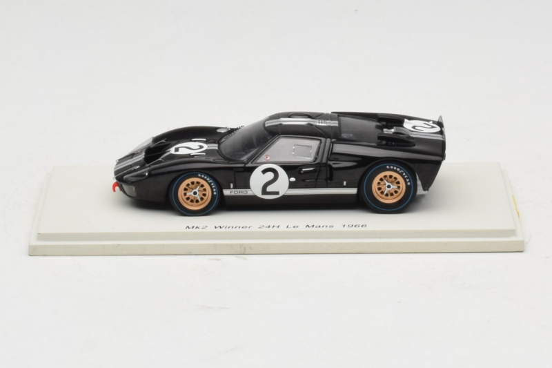 Ford GT40 Mk II #2 B. McLaren / C. Amon Shelby American Winner 24 Hours of Le Mans 1966 Spark 1:43 43LM66-O1 Živica