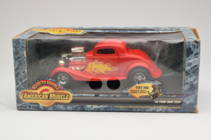 Ford High Tech Červený s Plameňom American Muscle 1:18 7726 Kov – obrázok 4 z 4