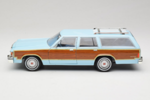Ford LTD Country Squire Charlie's Angels Movie GreenLight 1:18 19066 Kov – obrázok 4 z 8