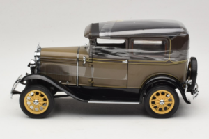 Ford Model A Tudor Chicle Drab Motor City 1:18 41003 Kov – obrázok 3 z 6