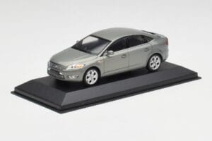 Ford Mondeo Mk3 Sedan Šedý Metallic Minichamps 1:43 IND403086003 Kov – obrázok 2 z 4