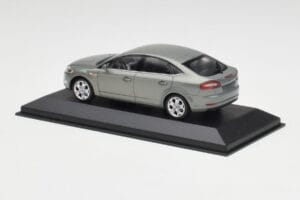 Ford Mondeo Mk3 Sedan Šedý Metallic Minichamps 1:43 IND403086003 Kov – obrázok 3 z 4