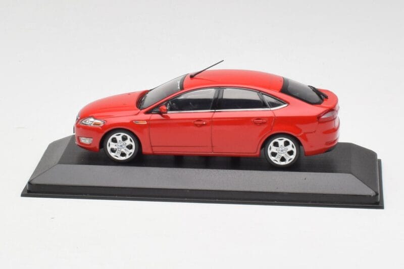 Ford Mondeo Mk4 Colorado Červený Minichamps 1:43 MONDEO001 Kov