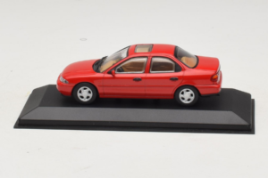 Ford Mondeo Mk1 Sedan Červený Minichamps 1:43 82000 Kov