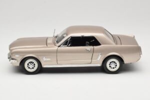 Ford Mustang 1964 1/2 Strieborný Mira 1:18 6127 Kov – obrázok 4 z 8
