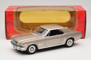Ford Mustang 1964 1/2 Strieborný Mira 1:18 6127 Kov – obrázok 8 z 8