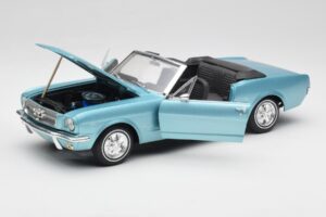 Ford Mustang Kabriolet Arcadian Blue Revell 1:18 8832-F1 Kov – obrázok 2 z 8