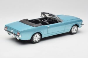 Ford Mustang Kabriolet Arcadian Blue Revell 1:18 8832-F1 Kov – obrázok 3 z 8