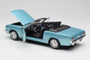 Ford Mustang Kabriolet Arcadian Blue Revell 1:18 8832-F1 Kov – obrázok 5 z 8