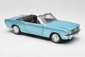 Ford Mustang Kabriolet Arcadian Blue Revell 1:18 8832-F1 Kov – obrázok 6 z 8