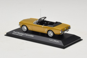 Ford Mustang Kabriolet Zlatý Minichamps 1:43 400082432 Kov – obrázok 3 z 4