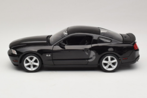 Ford Mustang GT Čierny Drive Movie GreenLight 1:18 13609 Kov – obrázok 4 z 8