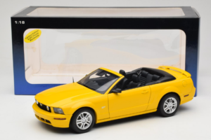 Ford Mustang GT S197 Kabriolet Screaming Yellow AUTOart 1:18 73062 Kov – obrázok 8 z 8
