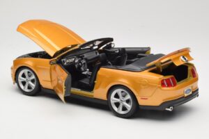 Ford Mustang GT S197 Kabriolet Zlatý Maisto 1:18 31158 Kov – obrázok 4 z 7