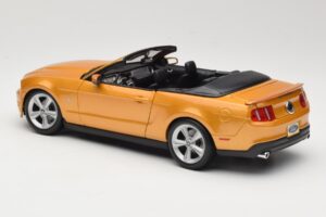 Ford Mustang GT S197 Kabriolet Zlatý Maisto 1:18 31158 Kov – obrázok 6 z 7
