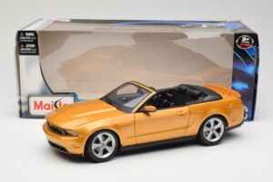 Ford Mustang GT S197 Kabriolet Zlatý Maisto 1:18 31158 Kov – obrázok 7 z 7