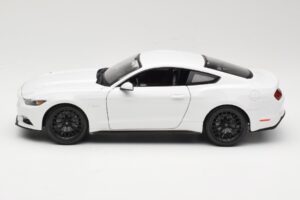 Ford Mustang GT S550 Biely Maisto 1:18 31197 Kov – obrázok 4 z 8