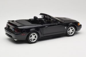Ford Mustang GT SN95 Kabriolet Čierny Maisto 1:18 50328 Kov – obrázok 3 z 8
