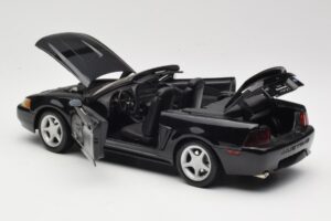 Ford Mustang GT SN95 Kabriolet Čierny Maisto 1:18 50328 Kov – obrázok 5 z 8