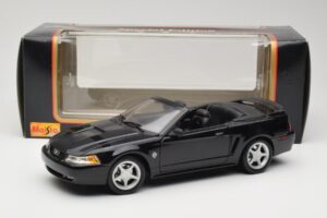 Ford Mustang GT SN95 Kabriolet Čierny Maisto 1:18 50328 Kov – obrázok 8 z 8