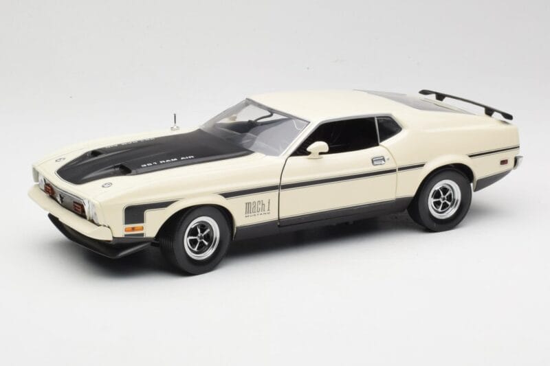 Ford Mustang Mach 1 Biely Sun Star 1:18 3602 Kov
