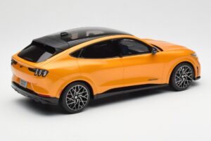 Ford Mustang Mach-E GT Performance Cyber Oranžový Otto 1:18 OT983 Živica – obrázok 2 z 6